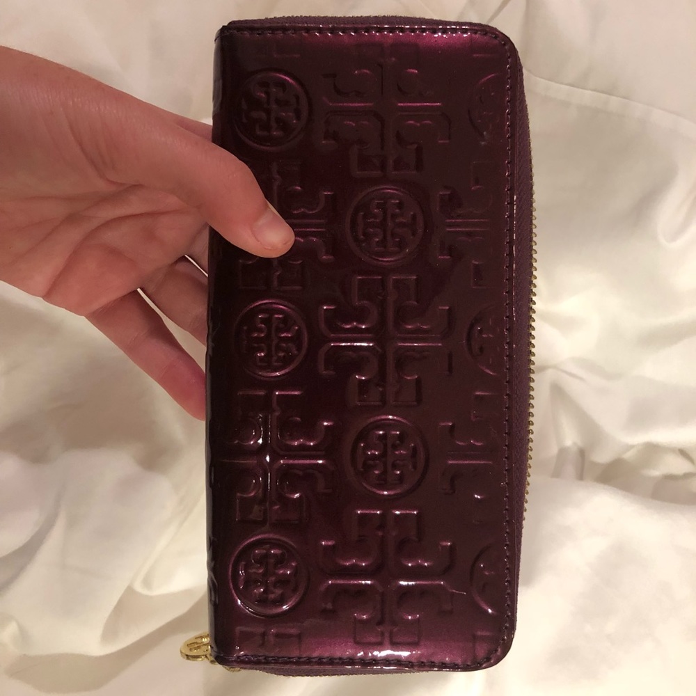 Tory Burch plum wallet - Picture 1 of 3